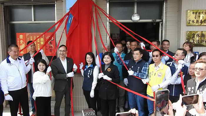 國民黨雲林縣新春團拜暨立法委員許宇甄、張嘉郡聯合服務處揭牌場面熱絡1