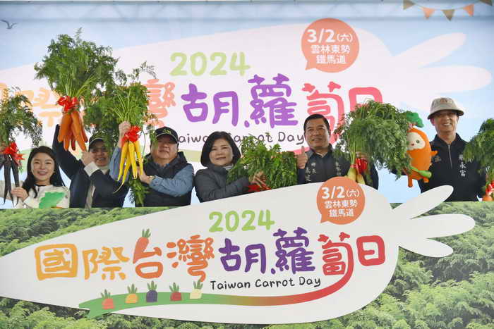 國際胡蘿蔔日15000人拔蘿蔔 縣長張麗善1