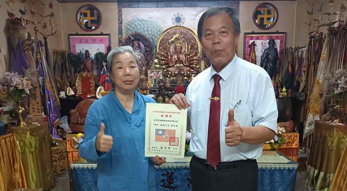 大宇宙祈安植福蓬萊仙島安地境大聖會功德圓滿 天降甘霖 總會長張德欽社長感謝南投縣長許淑華 立法委員馬文君 中寮鄉長廖宜賢1