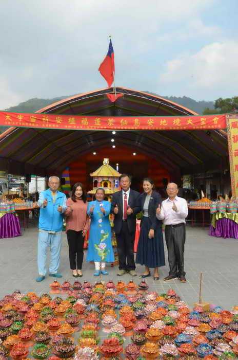 大宇宙祈安植福蓬萊仙島安地境大聖會功德圓滿 天降甘霖 總會長張德欽社長感謝南投縣長許淑華 立法委員馬文君 中寮鄉長廖宜賢1