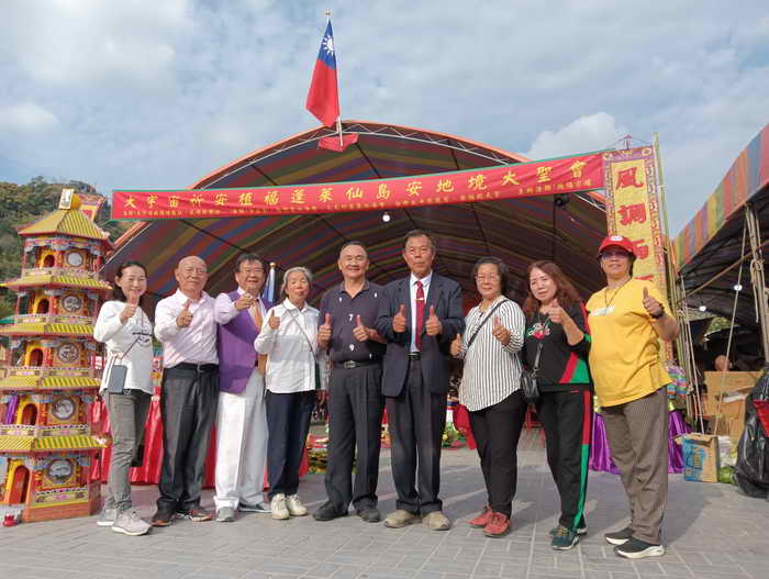 大宇宙祈安植福蓬萊仙島安地境大聖會功德圓滿 天降甘霖 總會長張德欽社長感謝南投縣長許淑華 立法委員馬文君 中寮鄉長廖宜賢1