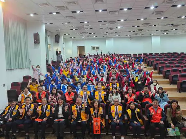 大肚獅友健康關懷公益行動 匯聚愛心義助中市大秀學童1