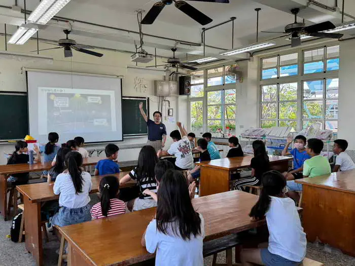 大葉大學實踐社會責任 大莊國小科學營隊開心玩1