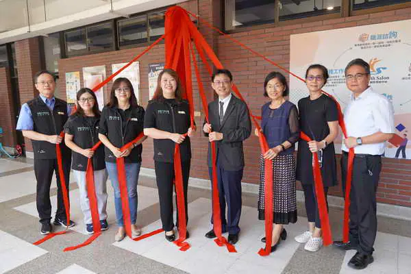 大葉大學攜手勞動部中彰投分署 Youth Salon大葉紅城旗艦館揭牌1