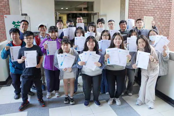 大葉大學會資系17生考取ERP軟體應用師證照1