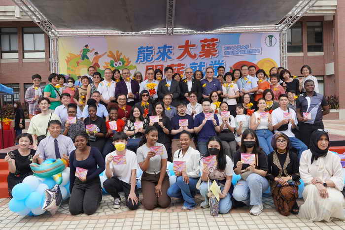 大葉大學金針花宴 溫暖迎接母親節1