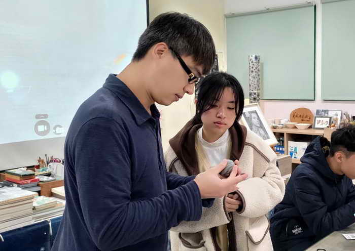 大葉金鼎獎漫畫家老師辦公仔文創營隊 激發大甲高中青少年創意能力與實力