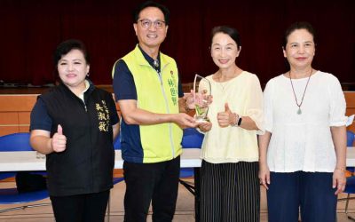 大通電子公司發放獨居長者中秋節慰問金