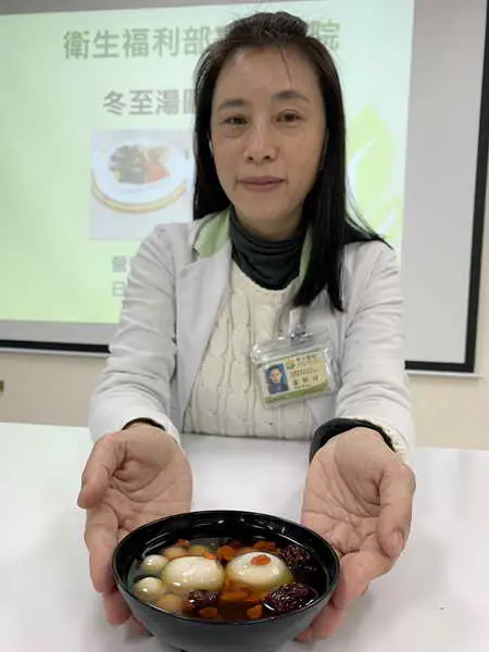 女吃湯圓噎到休克 醫緊急插管救回一命1