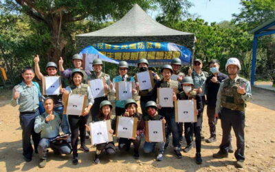 學子欣喜踏進營區 親身體驗實彈震撼 南投高中辦理全民國防教育實彈射擊體驗活動