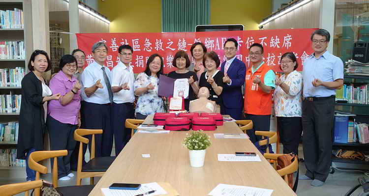完善社區急救之鏈 偏鄉 AED卡位不缺席 黃柏昌先生捐贈南投縣五所國中AED設備1