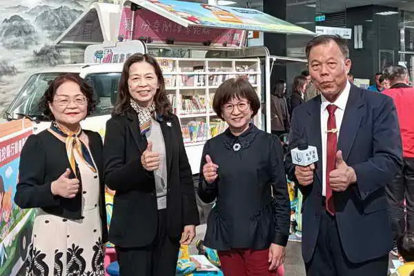 宏致電子慨捐行動圖書車 嘉惠原鄉學子 功德無量1