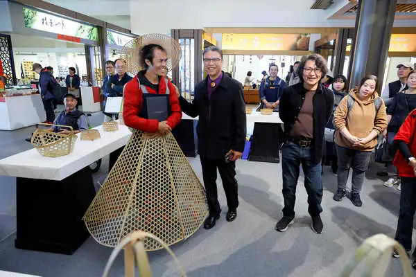 工藝中心推出專業人才培育成果展 展現刺繡應用與竹編技藝的創意之美1