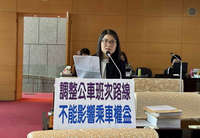 市議員張廖乃綸關切公車減班及行駛距離調整問題