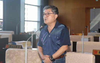 市議員李中提醒環保局陳宏益局長,可思考利用水資源回收中心產生的淤泥來進行發電