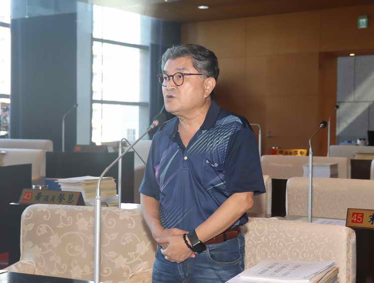 市議員李中提醒環保局陳宏益局長