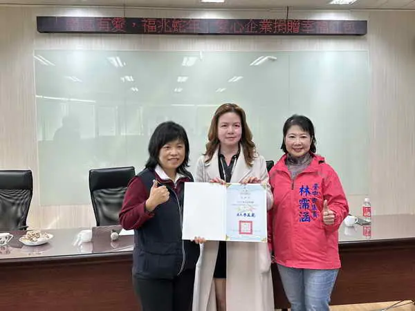 市議員林霈涵攜手聖石金業集團 春節前夕捐贈幸福紅包 溫暖南區獨居長輩」1