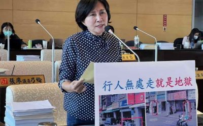 市議員黃馨慧建議市府一併檢討人行道、公車站點、汽機車停車空間等問題