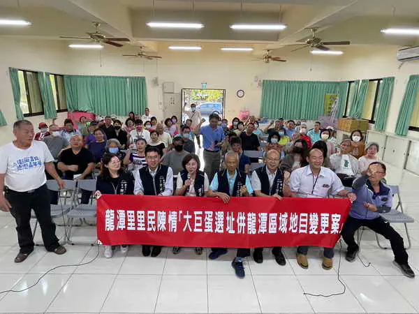 市議員黃馨慧與西屯龍潭里民歡迎大巨蛋來孵蛋1