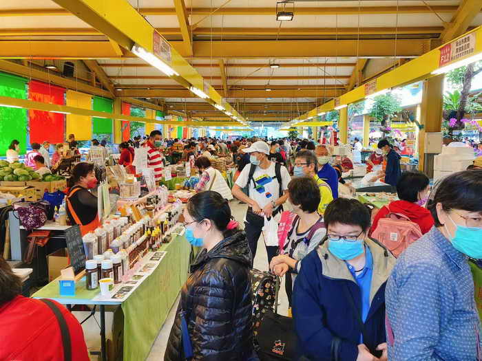 希望廣場變身年貨大街 安心優質農產品1