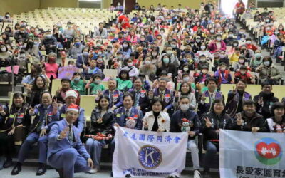 張麗善縣長出席虎尾國際同濟會聖誕劇場與大小朋友同樂