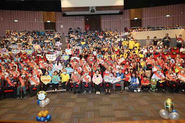張麗善縣長表揚雲林縣112年模範父親及好人好事代表 並祝福全天下爸爸父親節快樂1