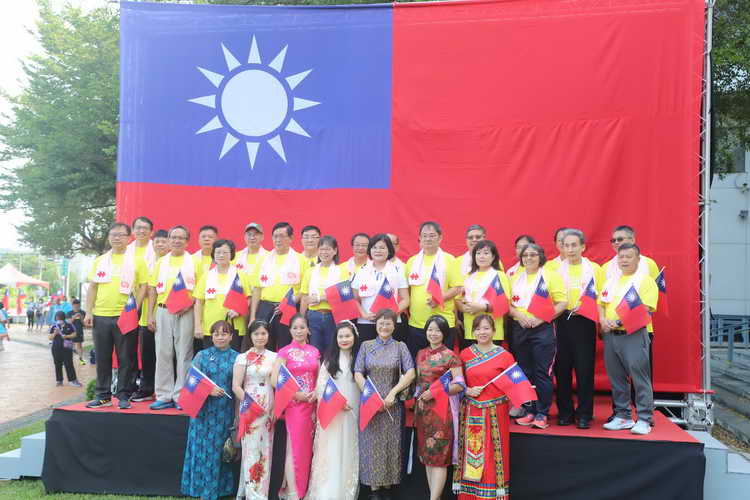張麗善領唱國歌祝中華民國生日快樂 盼大家共同守護台灣安全富足1