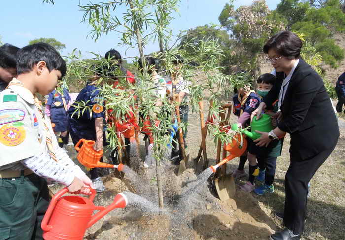 彰化大手牽小手一起種樹 香山步道東方公園蛻變魔法森林