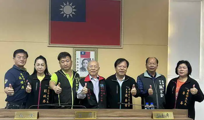 彰化縣新聞記者公會理事長吳三伯與國寶級地理大師賴安全 拜訪埔鹽鄉民代表會 共話地方發展1