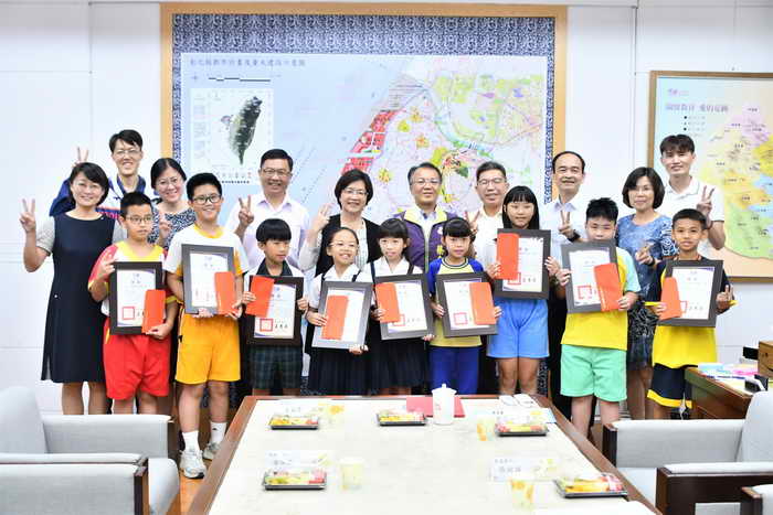 彰化縣長的9位小客人 閱讀線上認證破5000分1