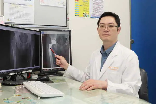 微創手術助體育老師擺脫早發性髖關節炎1