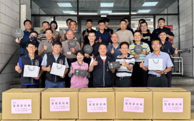「慶祝警察節 中市議員林霈涵率先奉「咖啡」 為波麗士大人打氣」