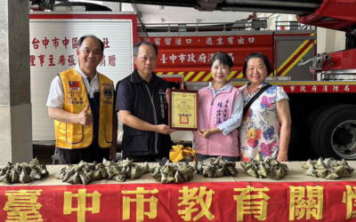 「挺警、消 中市議員林霈涵率益生獅子會備千粽送暖」