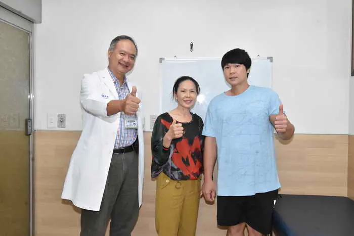 攤商母子同患肩旋轉肌袖撕裂傷 關節鏡術後剁肉舉重毫不費力1