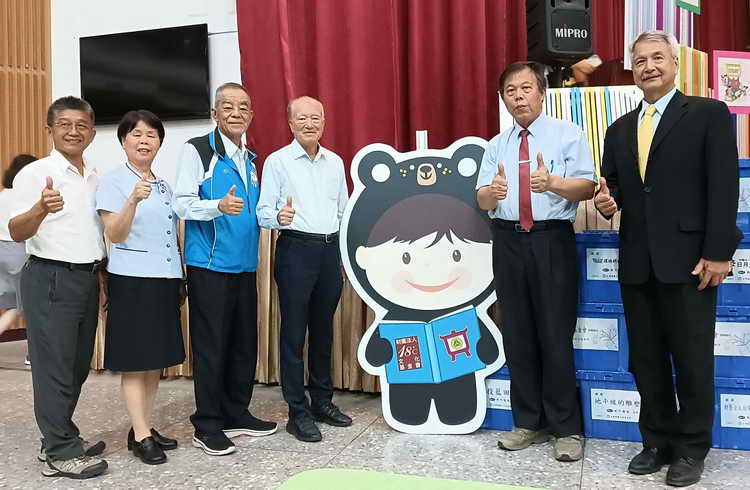 政府與民間合作贈書充實愛的書庫 王瑞德副縣長頒獎感謝1