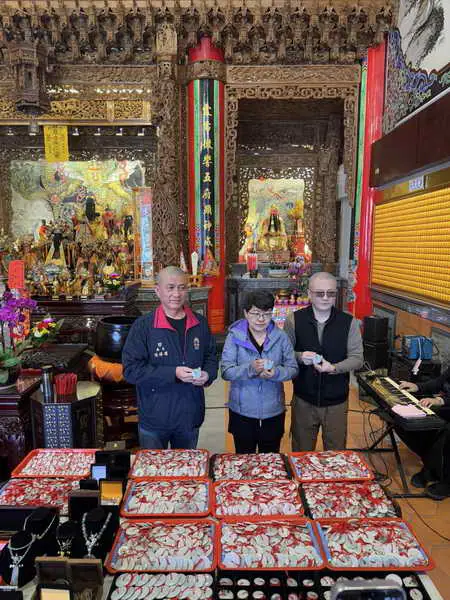 斗六震天府贈限量翡翠珍品平安扣迎新年1