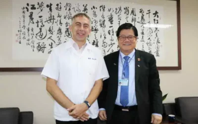 有夢最美、踏實圓夢~中國醫藥大學德國籍馬培德助理教授編著出版《中醫古典經絡The Ancient Channels in Chinese Medicine》,提升台灣中醫教育國際上之能見度!