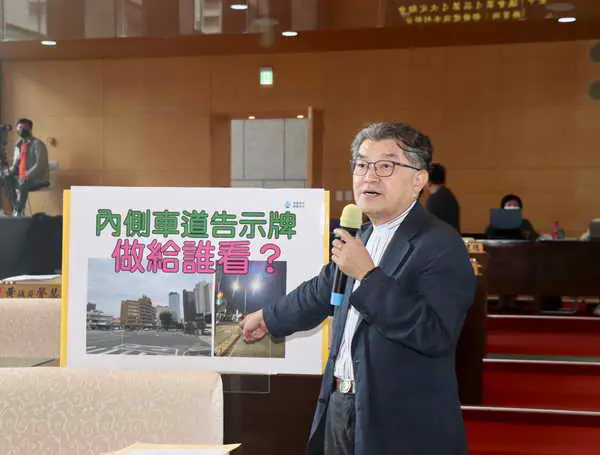 李中議員建議道路整修應善用數位治理 不要害民眾塞車