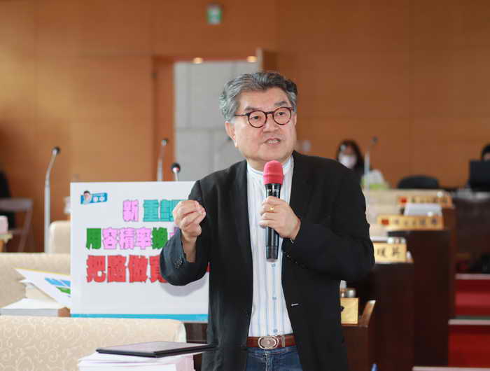 李中議員指出改善台中交通 從重劃區把路做寬開始