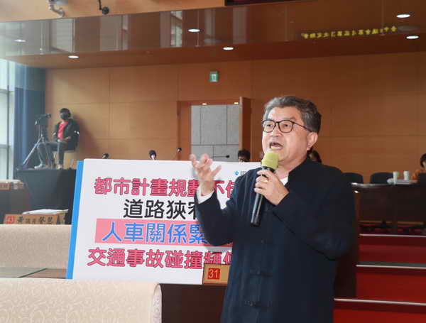 李中議員認為都市計畫的道路規劃不佳