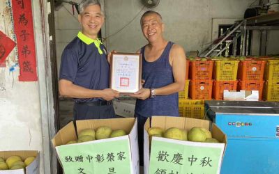 李雅雄捐贈中彰榮家文旦 祝福長輩歡度中秋佳節