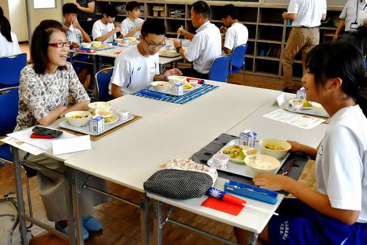 柚香飄洋過海 日本學童午餐饗文旦1