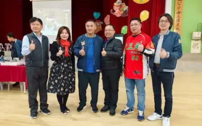 棒球英雄張泰山跨界攜手斗六警贈書簽名球送暖 校園安全宣導再升級