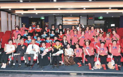 樂齡忘齡 15名畢業生開心出席松年大學彰基分校畢業典禮