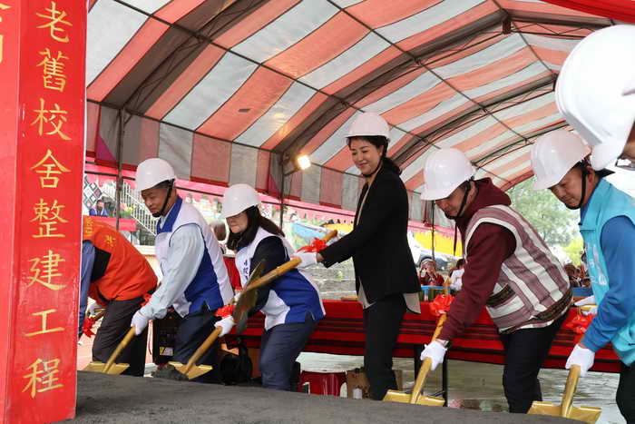 歷經8年波折 奇萊山腳最深遠的德鹿谷國小重建動土 耆老吟古調學童歡起舞部落齊賀 許淑華縣長全程見證祝福1