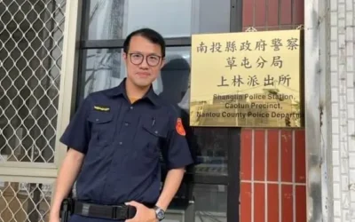 母女駕駛車輛拋錨大路口 草屯警助推車排除危險