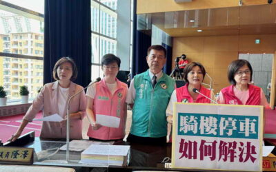 民進黨市議員陳雅惠為民請命,希望市府整頓騎樓時,要考量民眾停車需求