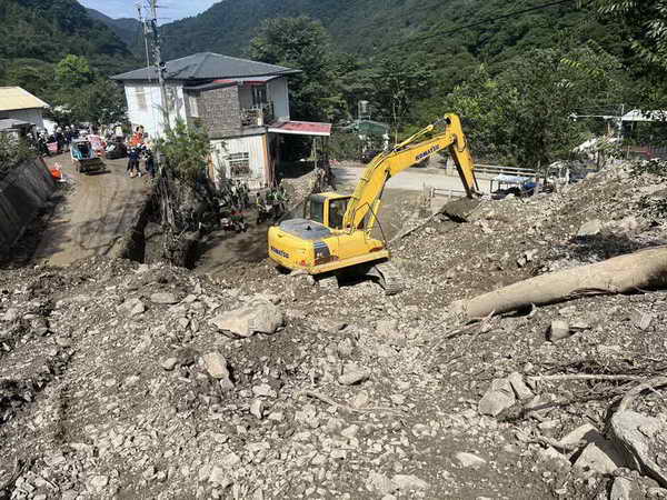 災後重建縣府與各單位通力合作 投85線預計12日下午可搶通1