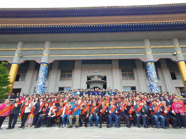 無極三清總道院慶道祖及觀音聖誕 上千人揮毫競賽 中市民政局長感謝弘揚中華文化