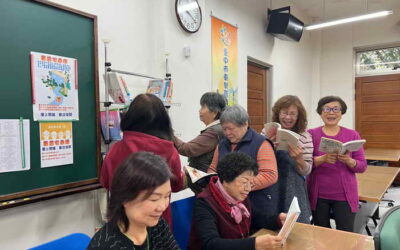 爺爺奶奶享受優雅書香趣! 中市教育局啟動樂齡書香宅急便